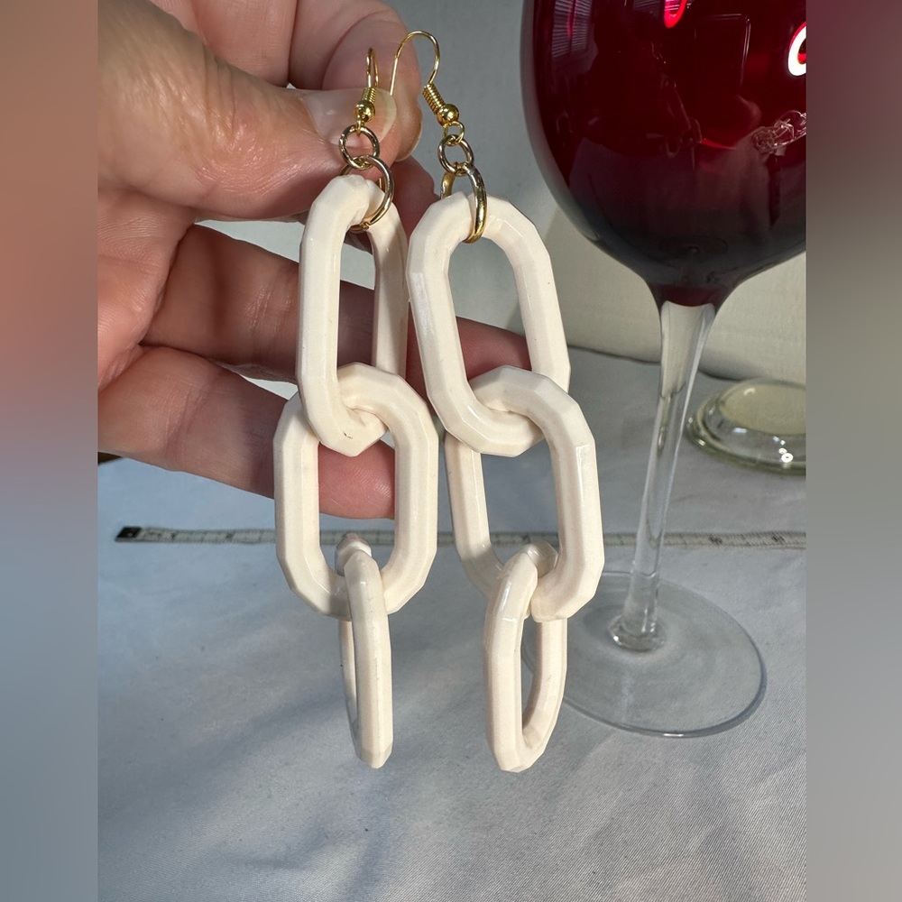 Three white chain link earrings - Picture 4 of 4